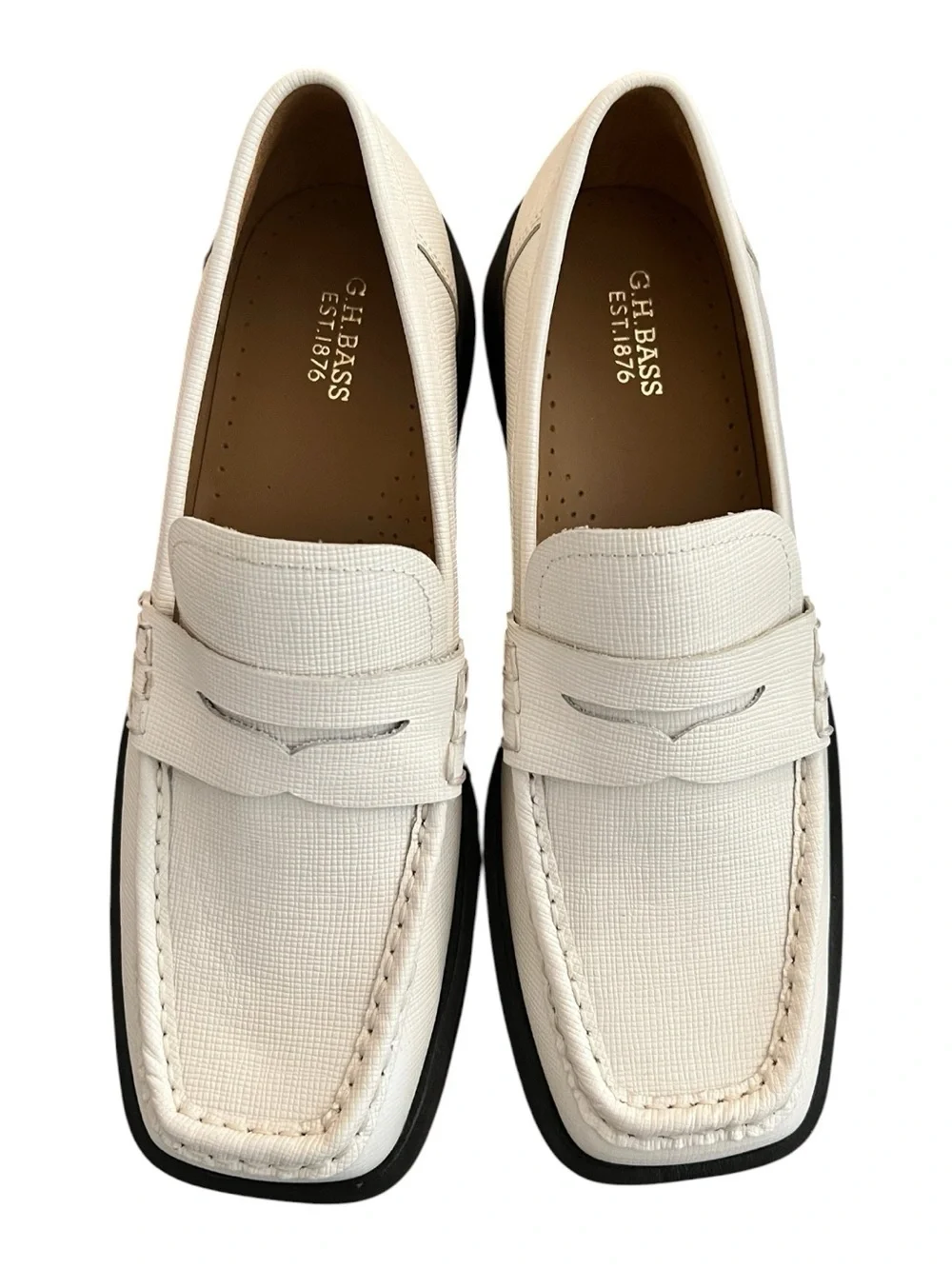 G.H. Bass Whitney Weejuns Penny Loafers Cream Textured Leather NWOB Women’s 8.5